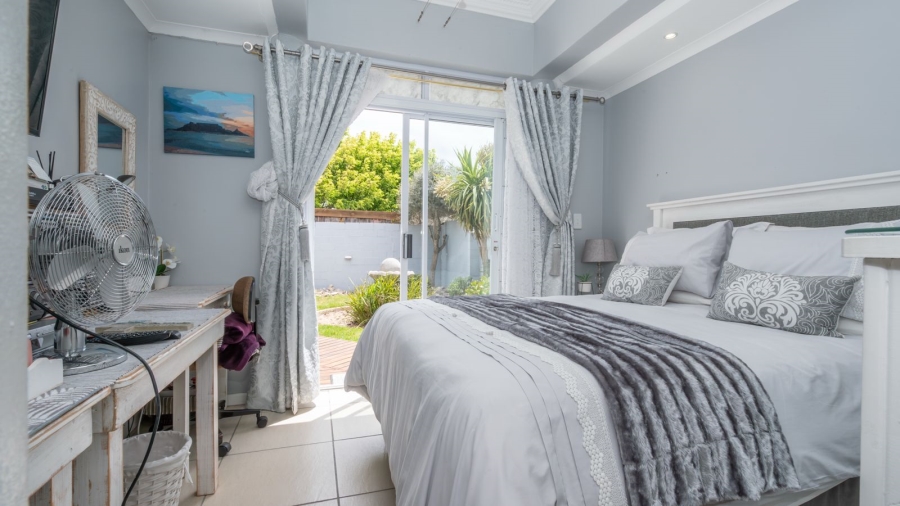 6 Bedroom Property for Sale in Country Club Western Cape